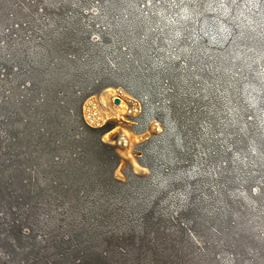 Vintage Boxing Elephant Brooch